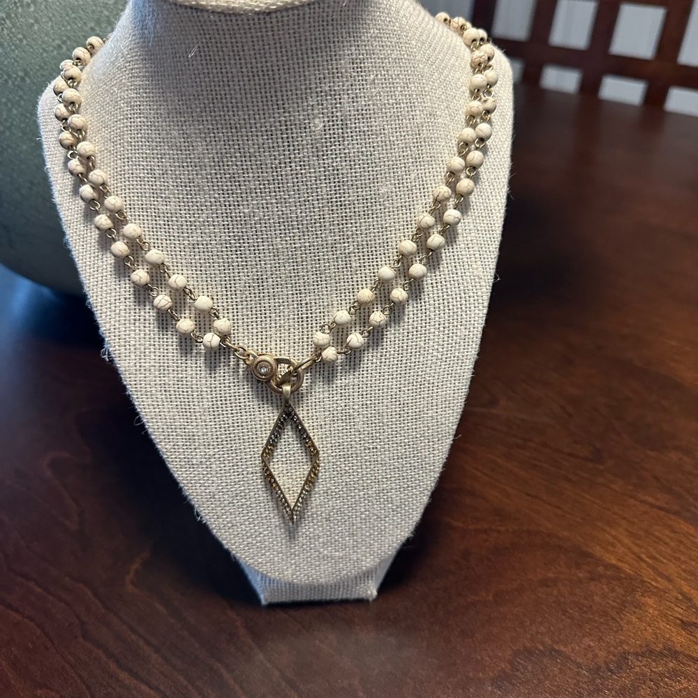 Elegant Gold and Cream Boutique Necklace